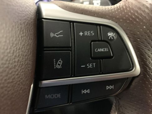 Used 2021 Toyota Sienna Platinum image 9