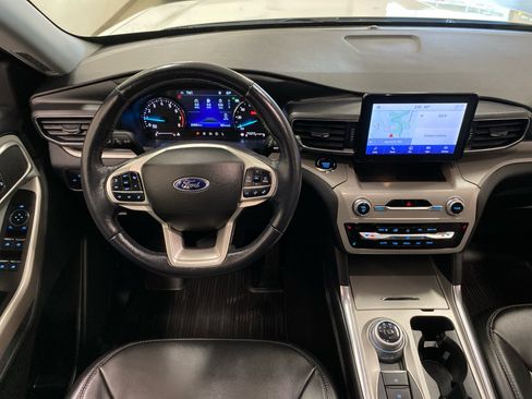 New 2023 Ford Explorer XLT w/ Equipment Group 202A AWD/4WD image 13