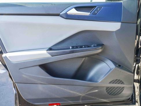 Used 2023 Volkswagen Taos SE image 26