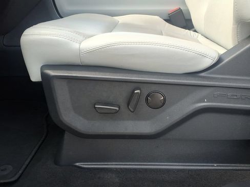 Used 2025 Ford Expedition Max Platinum AWD/4WD image 27
