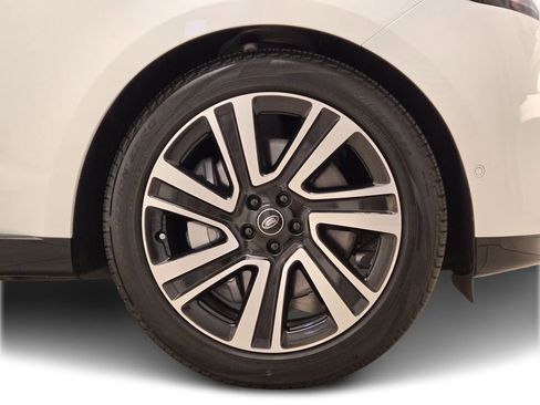 Used 2023 Land Rover Range Rover SE image 8