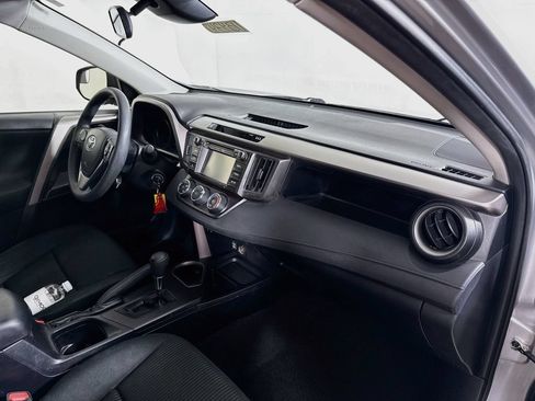 Used 2018 Toyota RAV4 LE FWD image 25