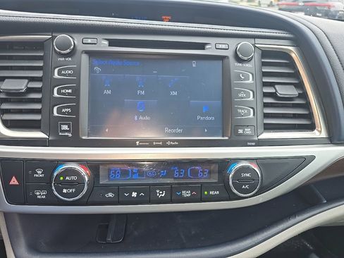 Used 2016 Toyota Highlander Limited image 15