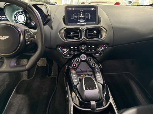 Used 2019 Aston Martin V8 Vantage Coupe image 76