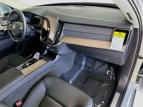 New 2026 Volvo XC90 B6 Plus w/ Protection Package Premier AWD/4WD image 32