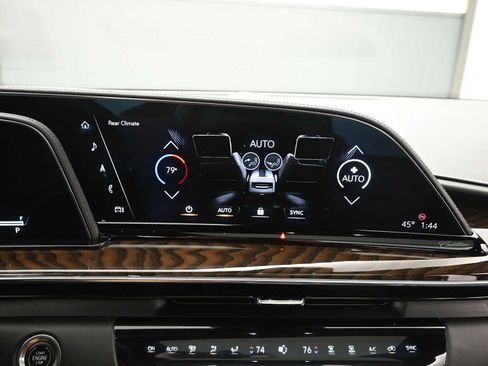 Used 2023 Cadillac Escalade ESV Premium Luxury Platinum image 21