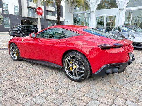 Used 2022 Ferrari Roma RWD image 17