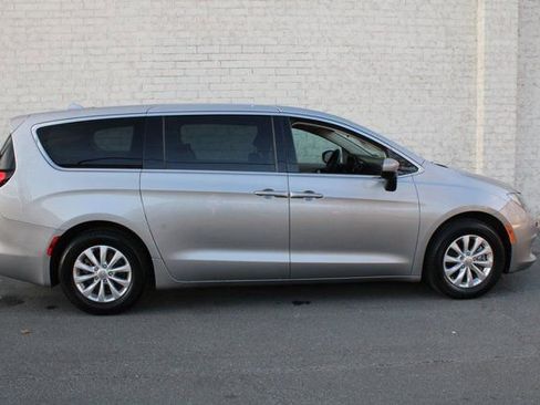 Used 2018 Chrysler Pacifica LX w/ Tire & Wheel Group image 3