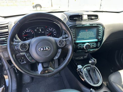 Used 2016 Kia Soul ! w/ Premium Package FWD image 6