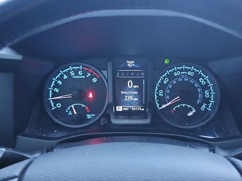 Used 2018 Toyota Tacoma TRD Sport image 20