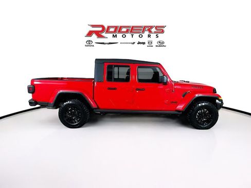Certified 2022 Jeep Gladiator Sport AWD/4WD image 9
