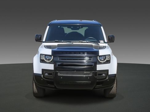 Used 2023 Land Rover Defender 110 X-Dynamic SE image 6