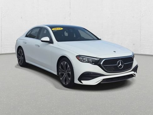 Used 2024 Mercedes-Benz E 350 4MATIC Sedan image 3