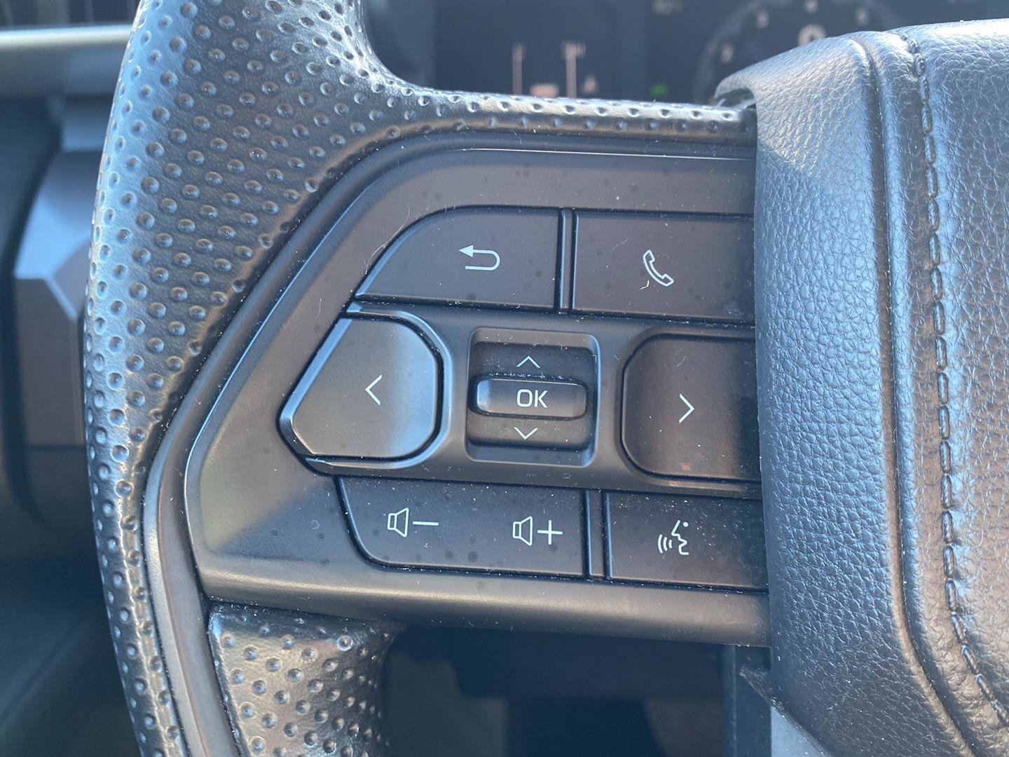 Used 2025 Toyota Tacoma SR5 AWD/4WD image 17