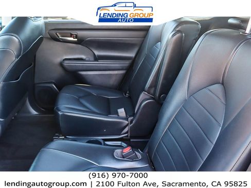 Used 2021 Toyota Highlander XLE image 23