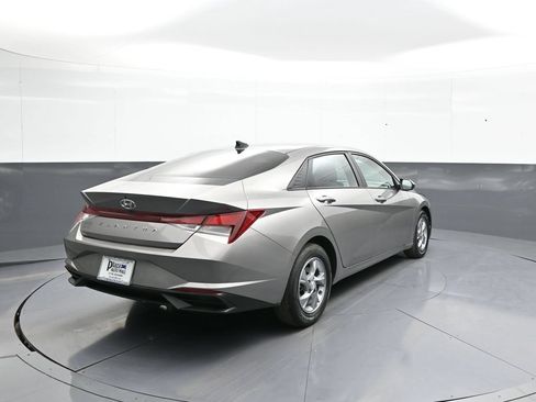 Certified 2023 Hyundai Elantra SE FWD image 6