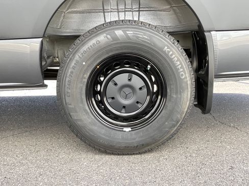 Used 2025 Mercedes-Benz Sprinter 2500 image 29