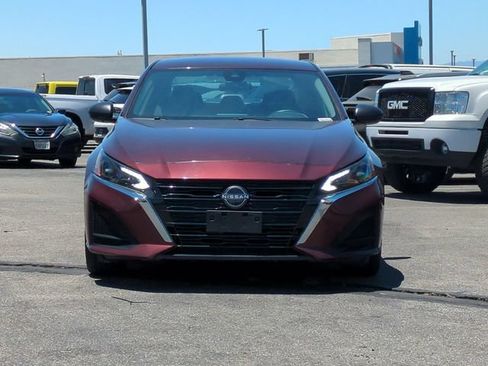 Used 2024 Nissan Altima 2.5 SV FWD image 3