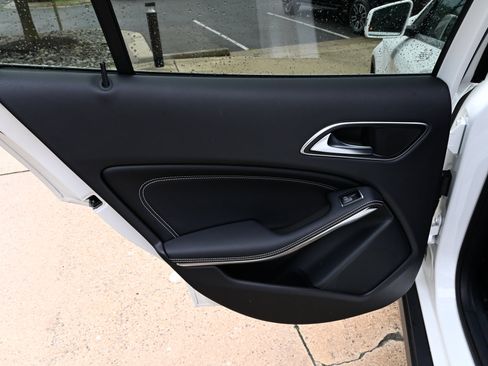 Used 2019 Mercedes-Benz GLA 250 4MATIC image 36