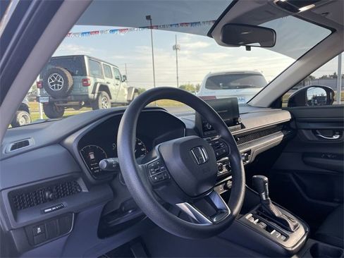 Used 2023 Honda CR-V LX image 9