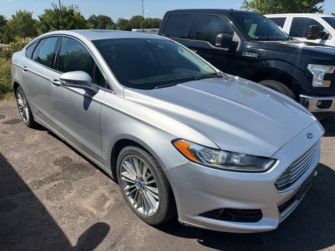 Used 2013 Ford Fusion SE FWD image 2