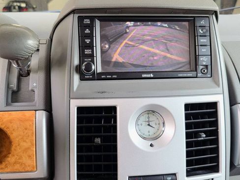 Used 2008 Chrysler Town & Country Limited w/ Entertainment Group #3 FWD image 10