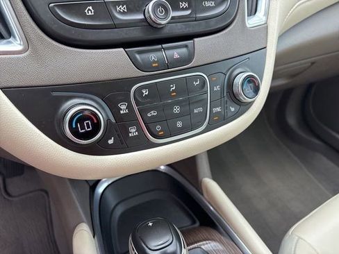 Used 2020 Chevrolet Malibu LT w/ Leather Package FWD image 24