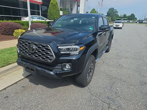 Used 2022 Toyota Tacoma TRD Off-Road AWD/4WD image 16