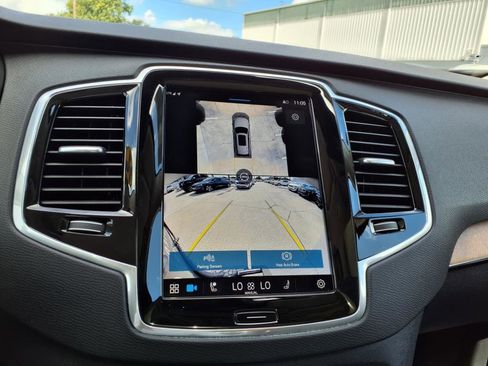 Certified 2024 Volvo XC90 T8 Plus w/ Protection Package Premier image 27