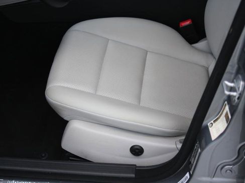 Used 2013 Mercedes-Benz C 300 Sport image 27