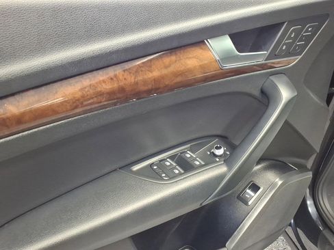 Used 2019 Audi Q5 2.0T Premium w/ Convenience Package image 8