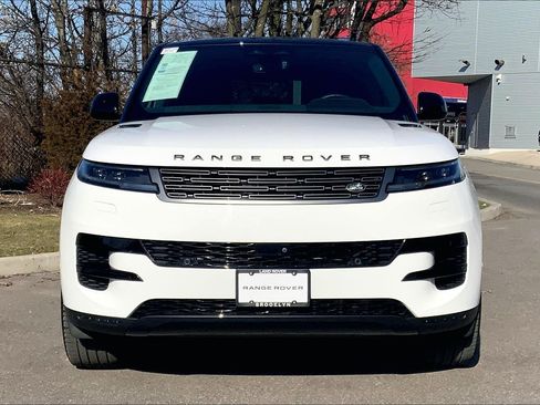 Used 2024 Land Rover Range Rover Sport SE AWD/4WD image 3