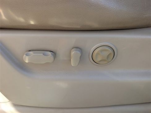 Used 2013 GMC Yukon XL Denali image 16