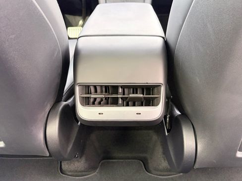 Used 2023 Tesla Model Y Performance image 21