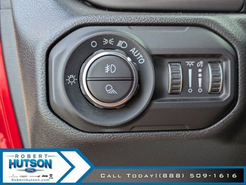 Used 2021 Jeep Gladiator Sport image 21