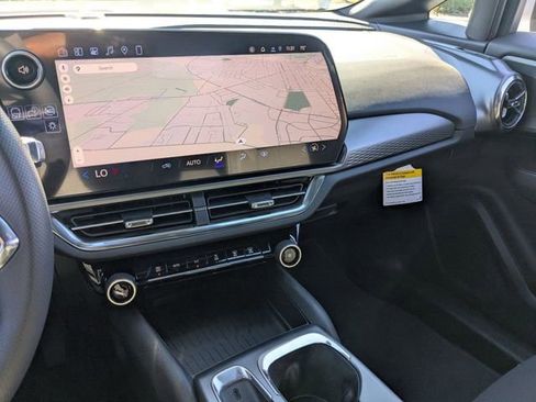 New 2026 Chevrolet Equinox EV LT image 21