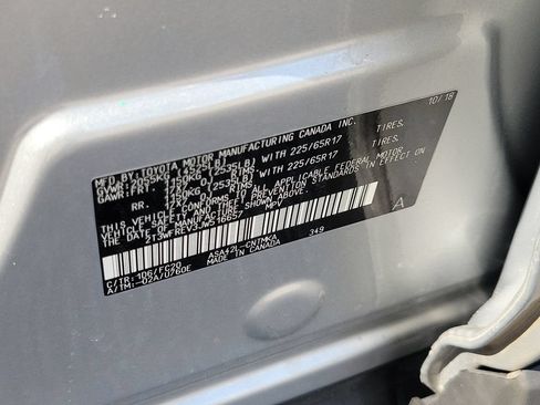 Used 2018 Toyota RAV4 XLE FWD image 32
