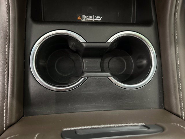 Used 2022 Chevrolet Tahoe Z71 w/ Luxury Package AWD/4WD image 15