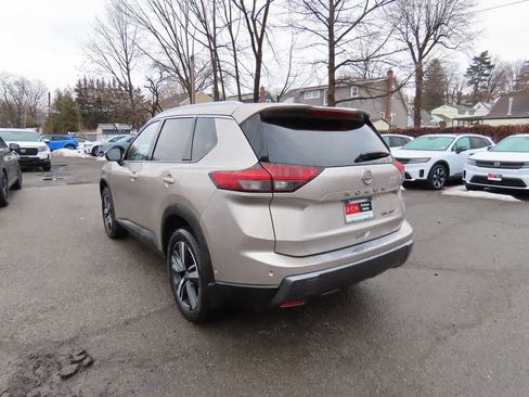 Used 2025 Nissan Rogue SL image 4