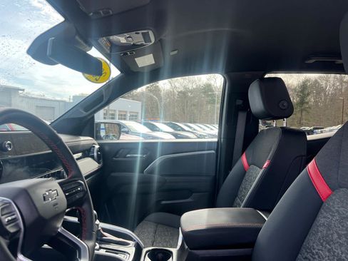 Certified 2024 Chevrolet Colorado Z71 w/ LPO, Dark Essentials Package image 12