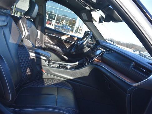 Used 2021 Jeep Grand Cherokee L Summit w/ Luxury Tech Group V image 17