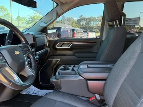 Used 2022 Chevrolet Silverado 1500 LT AWD/4WD image 14