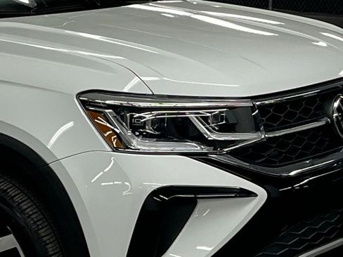 Used 2023 Volkswagen Taos SEL image 41