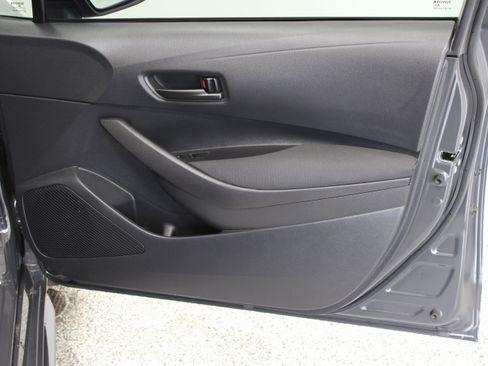 Used 2025 Toyota Corolla LE FWD image 30