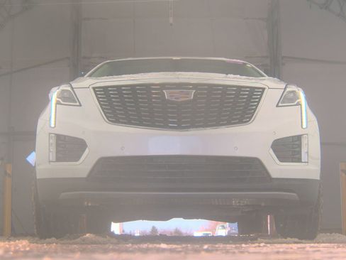 Used 2025 Cadillac XT5 Premium Luxury image 3