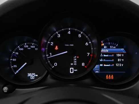 Used 2025 Porsche Macan image 29