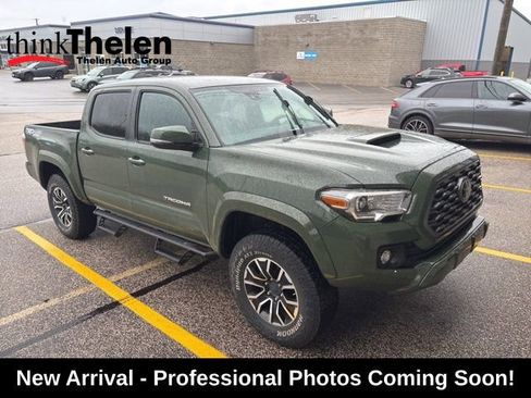 Used 2021 Toyota Tacoma TRD Sport AWD/4WD image 3
