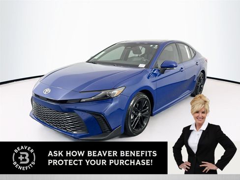 Used 2025 Toyota Camry SE image 1