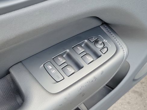 Certified 2025 Volvo XC60 B5 Plus image 15