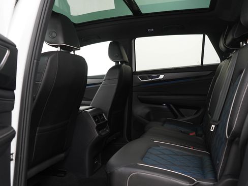 Used 2025 Volkswagen Atlas Cross Sport SEL Premium R-Line AWD/4WD image 18